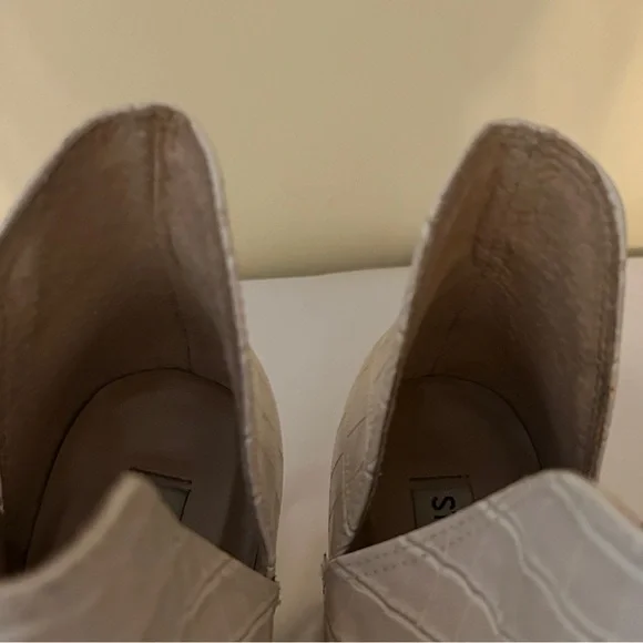 Steve Madden Women's Rookie Bone Croc Block Heels V Cut Ankle Booties Size 9.5 - Picture 16 of 16